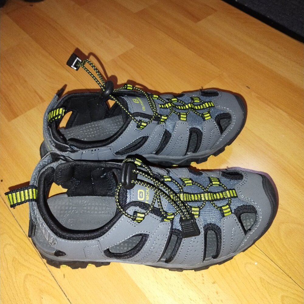 Outbound size 7 sandals